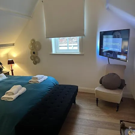 Luxury 2 Bedrooms 2 Bathrooms 3 Beds * Brugge