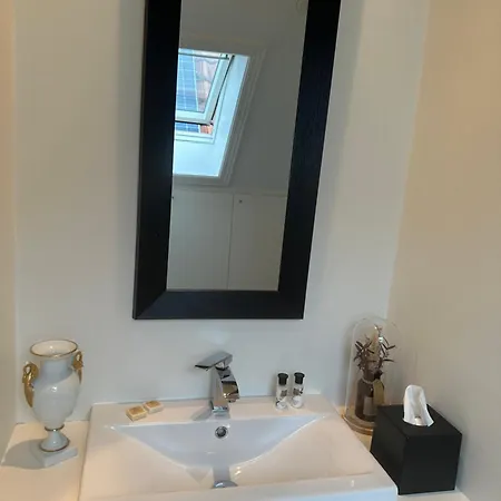 Luxury 2 Bedrooms 2 Bathrooms 3 Beds * Brugge