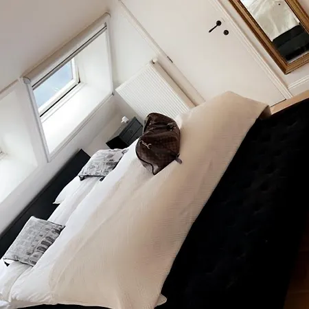 Luxury 2 Bedrooms 2 Bathrooms 3 Beds *