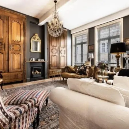 Luxury 2 Bedrooms 2 Bathrooms 3 Beds
